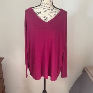 Express Women's V-Neck Long Sleeve Tee